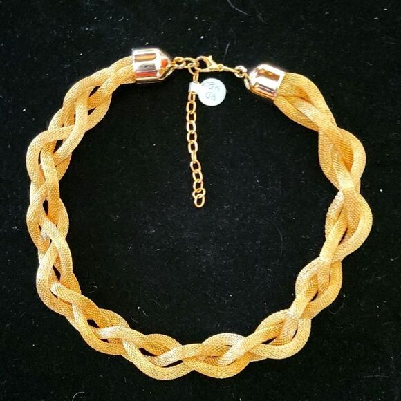 Gold braided mesh choker necklace. Fashion jewelry statesment jewelry. - Picture 2 of 3